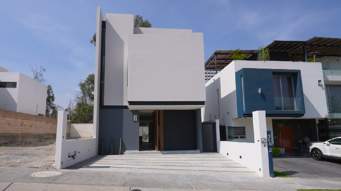 Casa Minimalista con Patios Introspectivos - Estudio Arquitectura Guadalajara