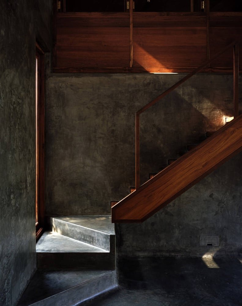 Imagen 15 · Escalera interior con pasamanos